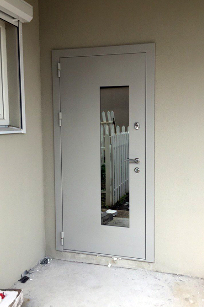 Морозостойкая дверь со стеклопакетом
